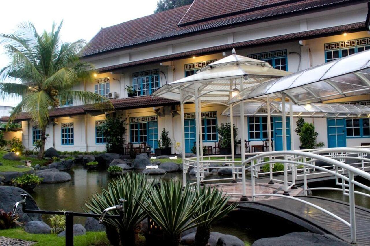 Hotel Merdeka Kediri Kediri  Exterior foto