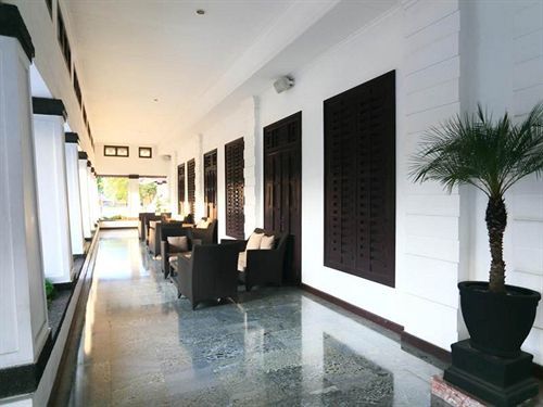 Hotel Merdeka Kediri Kediri  Exterior foto