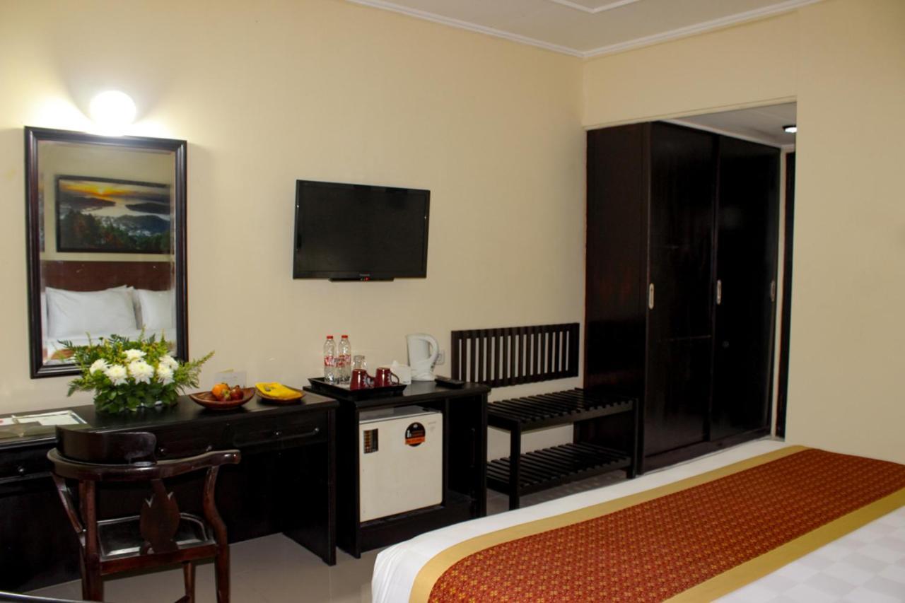 Hotel Merdeka Kediri Kediri  Exterior foto