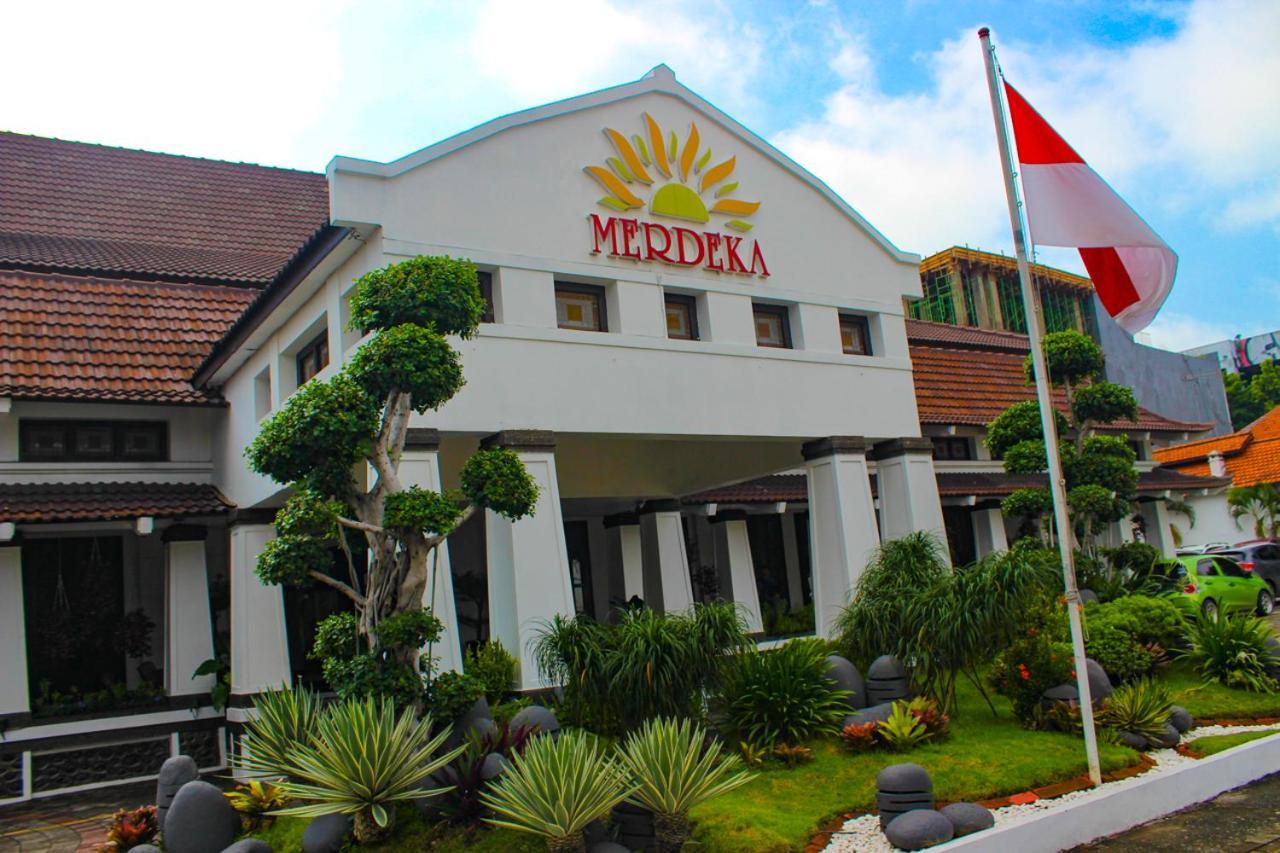 Hotel Merdeka Kediri Kediri  Exterior foto